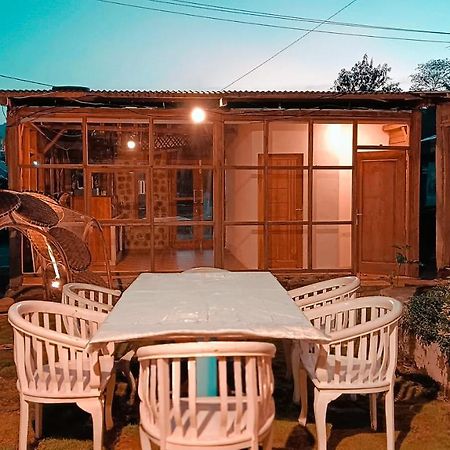 Lontart Guesthouse Nggorang Esterno foto